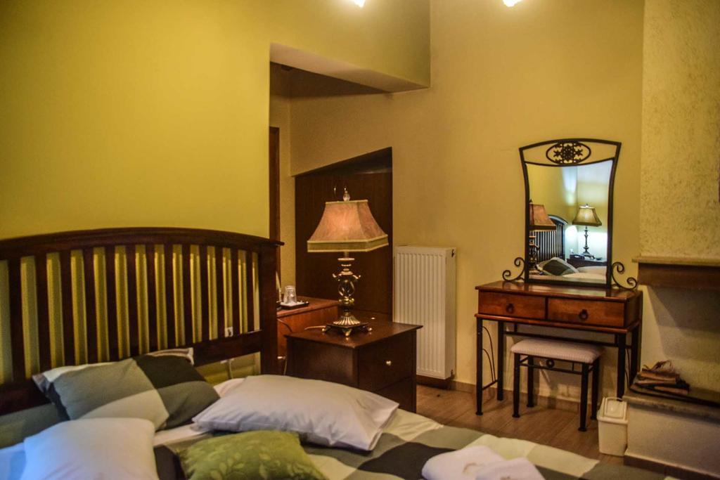 Aetoma Suites Synikia Mesi Trikalon Exterior photo